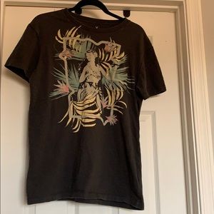 Men’s American eagle med shirt